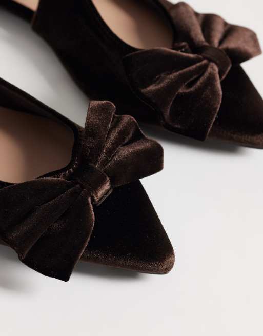 New Look velvet bow slingback in brown , 2 of 4