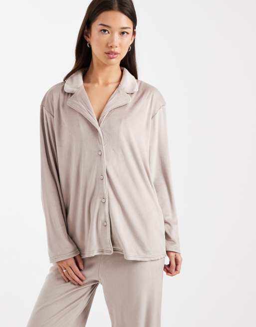 New Look velvet soft touch pyjama set in mink, 2 of 4