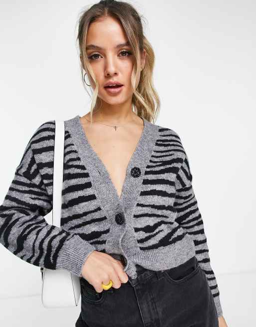 New Look - Vest met juwelenknopen en zebraprint in grijs