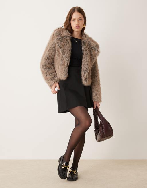 New Look Veste courte en fausse fourrure Argenté ASOS