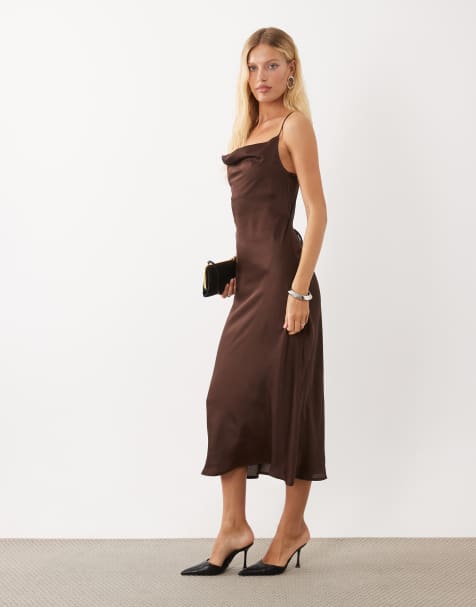 New Look - vestido midi de satén con cuello desbocado en marrón oscuro - view 1