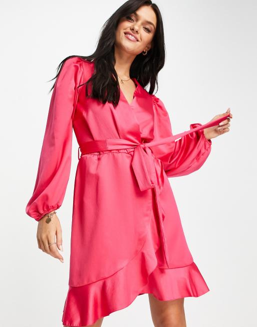 New Look - Vestito avvolgente in raso rosa acceso con volant