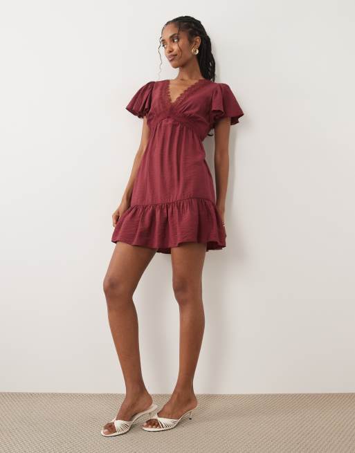 New Look - Vestito corto bordeaux con maniche con volant e finiture in pizzo, 3 di 4