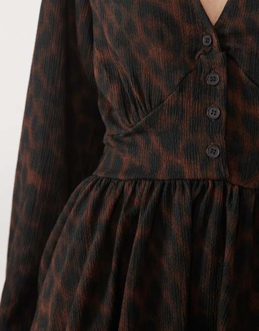 New Look vestito corto con maniche lunghe e dettaglio vita impero, stampa leopardata marrone, 4 di 4