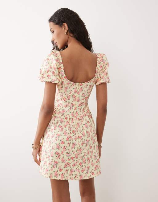 New Look - Vestito corto con vita a V e maniche a sbuffo giallo a fiorellini, 4 di 4