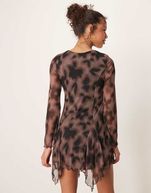 New Look - Vestito corto in rete a maniche lunghe marrone a fiori, 3 di 4