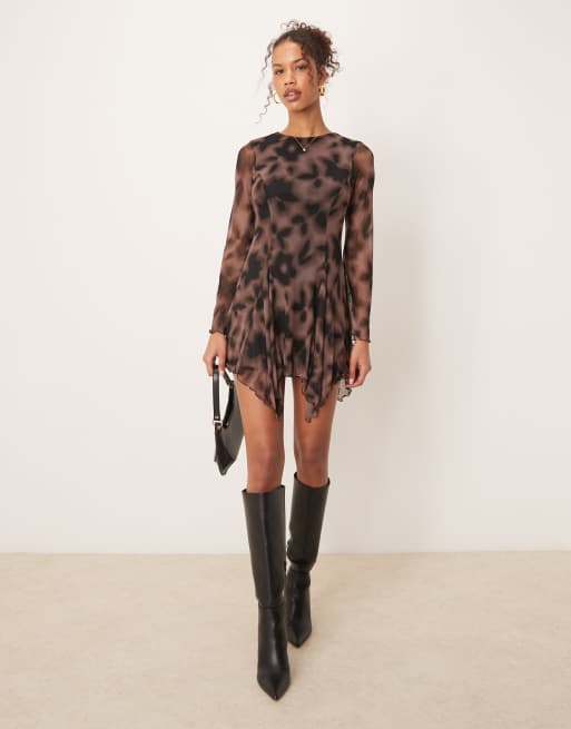 New Look - Vestito corto in rete a maniche lunghe marrone a fiori, 4 di 4