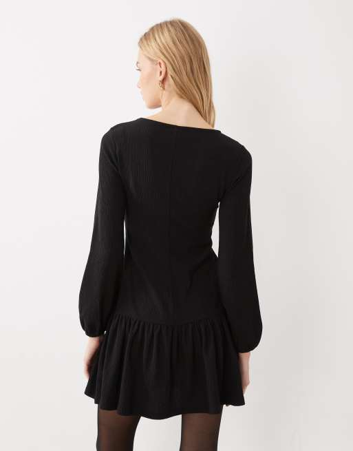 New Look vestito corto nero a maniche lunghe con fondo a volant, 3 di 4
