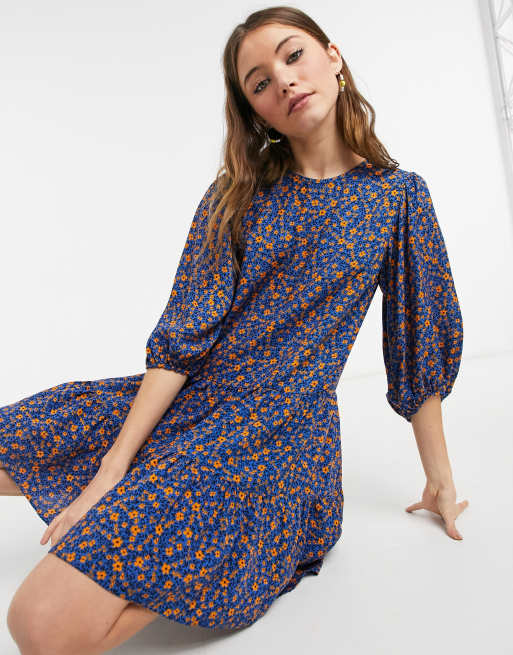 New Look - Vestito grembiule corto a doppia balza, colore blu a fiori