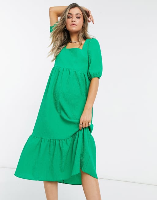 New Look - Vestito grembiule midi con scollo quadrato in tessuto stropicciato verde acceso