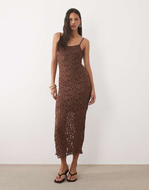 New Look - Vestito lungo in pizzo marrone scuro con spalline sottili - view 1