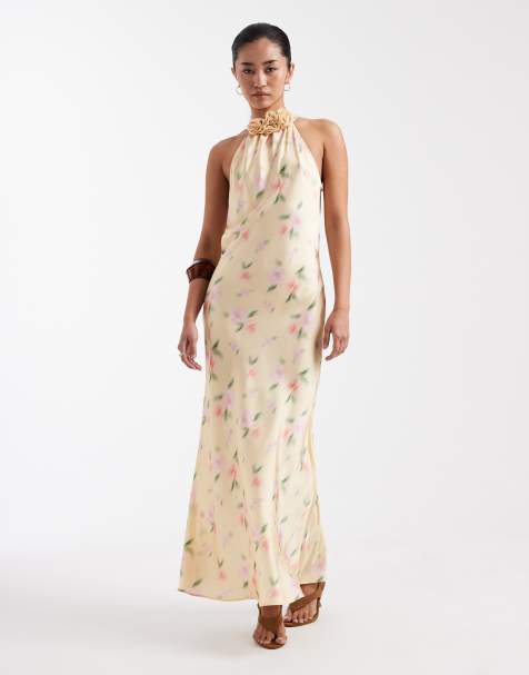 New Look - Vestito midi in raso giallo a fiori allacciato al collo con fiori applicati - view 1