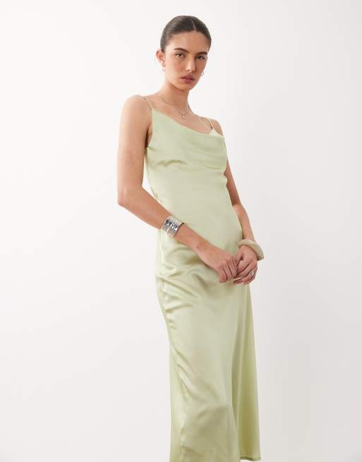 New Look - Vestito midi in raso verde salvia con scollo ad anello, 2 di 4