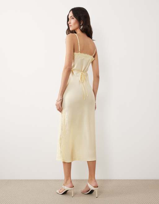New Look - Vestito sottoveste midi giallo chiaro con finiture in pizzo, 2 di 4
