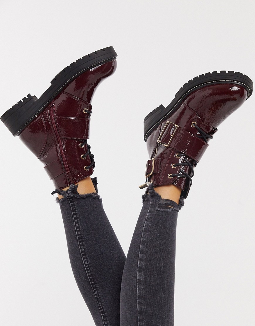 New Look – Vinröda grova boots med spännen