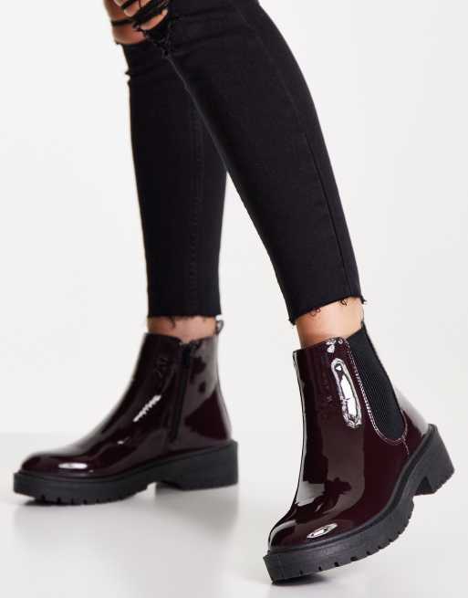 New Look – Vinröda lackade chelseaboots med platt, grov sula