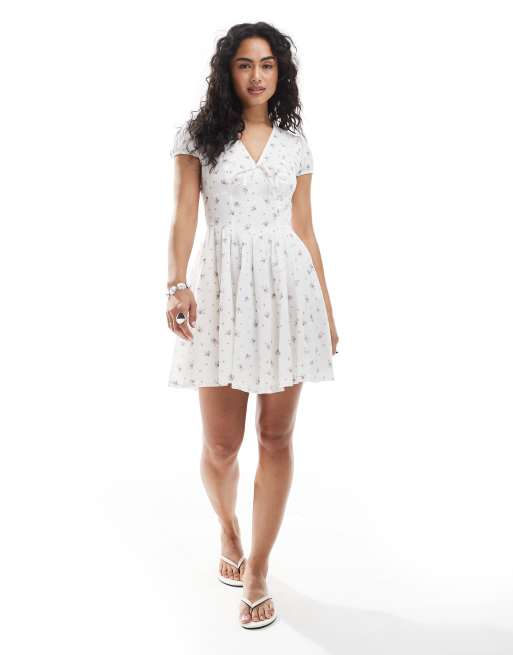 New Look – Vit, blommig tea-klänning med korsett, 2 av 4