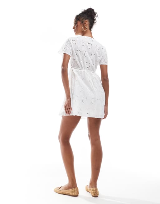 New Look – Vit, broderad miniklänning med smock, 4 av 4