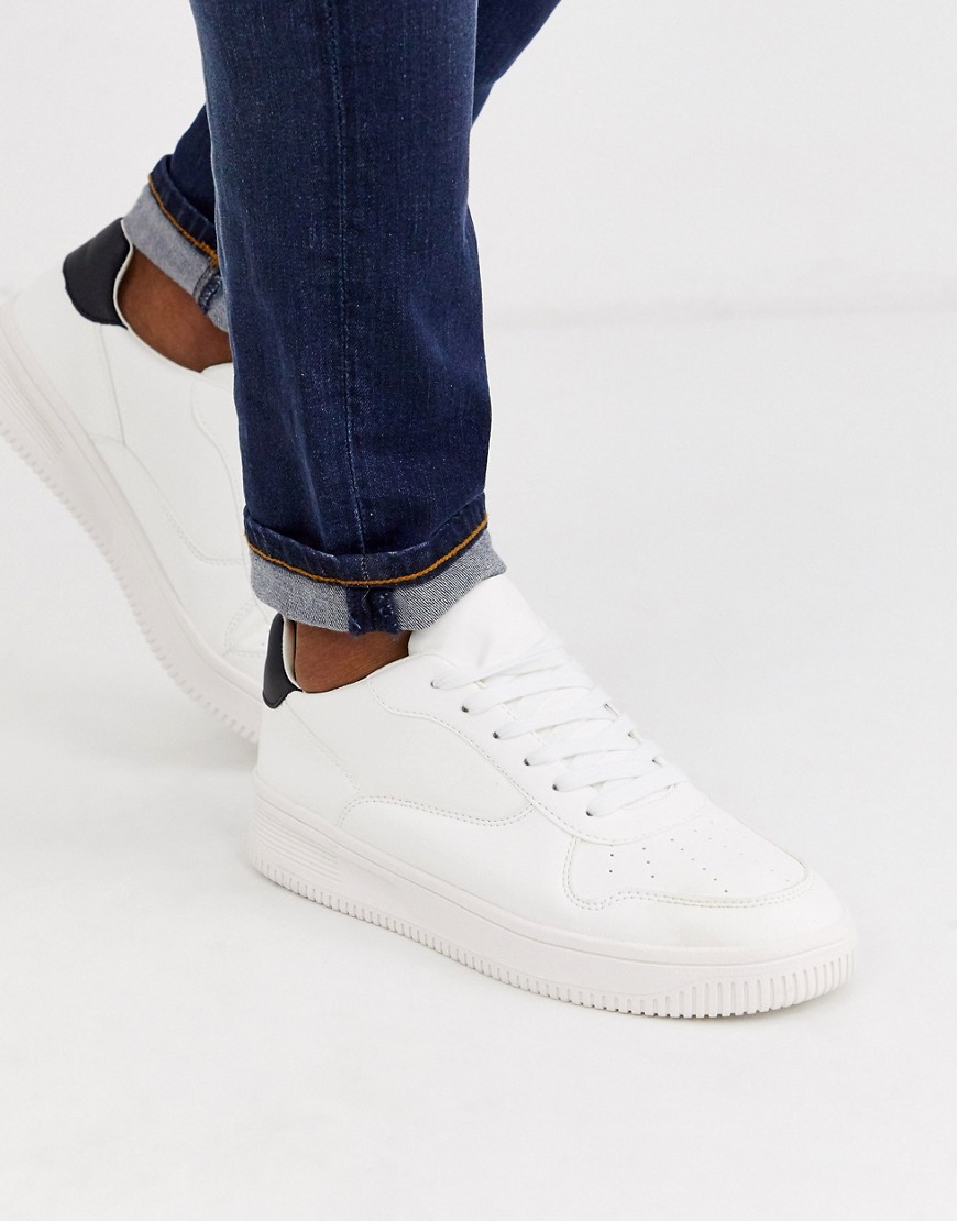 New Look – Vita sneakers i läderimitation