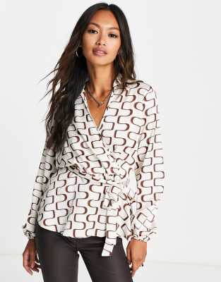 New Look wave print satin wrap collared top in off white