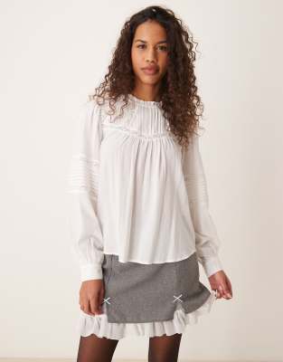 New Look - Weiße Chiffon-Bluse mit Spitze und kastigem Schnitt