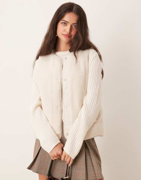 New Look – Weste aus Fellimitat in Creme - view 1