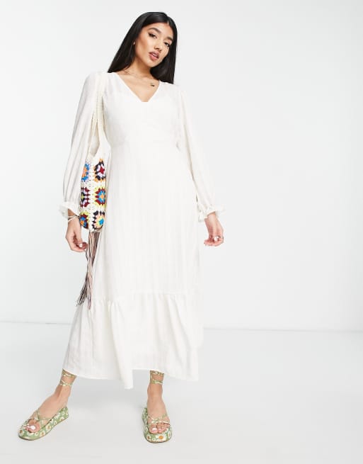 New Look – Wickelkleid in Midilänge in gebrochenem Weiß
