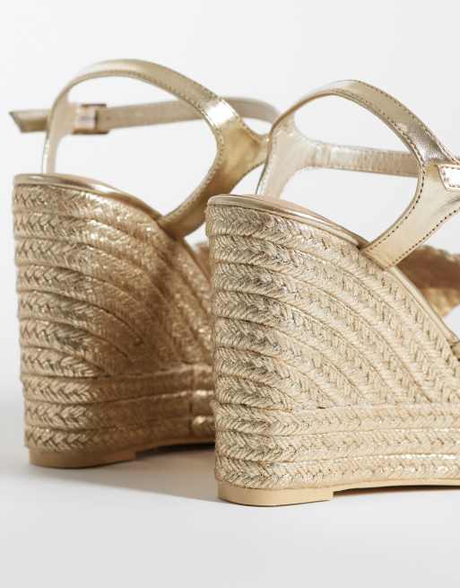 New Look Wide Fit cross strap plaited wedge sandal in gold, 4 of 4