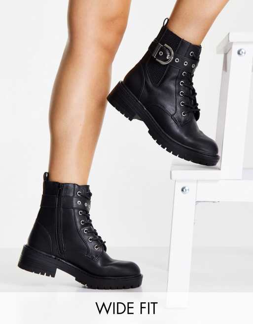 New Look Wide Fit – Czarne sznurowane botki z ozdobnymi klamrami i płaską podeszwą