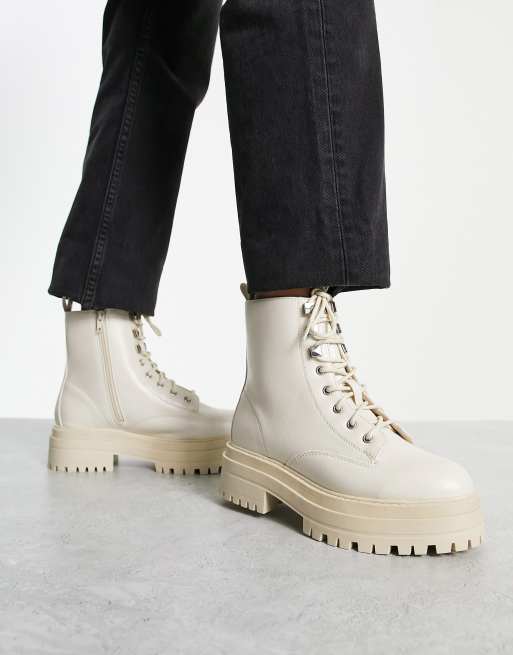 New Look Wide Fit flat chunky lace up boots in off white, 4 of 4