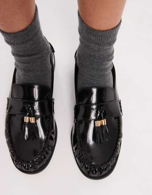 New Look Wide Fit – Geraffte Loafer in schwarzer Lackoptik mit Quasten, weite Passform, 4 von 4