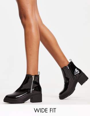 New Look Wide Fit heeled boot with zip detail in black