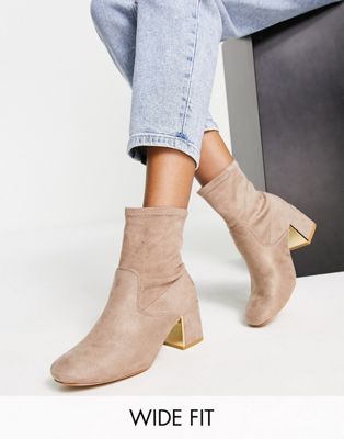New Look Wide Fit heeled sock boot with metal detail in light brown