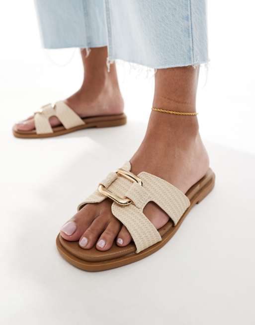 New Look Wide Fit – Kremowe sandały z rafii z metalową ozdobą