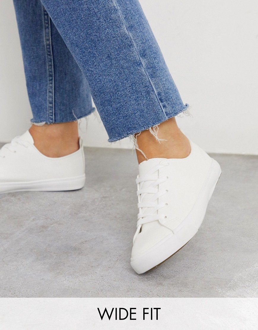 New Look wide fit lace up trainers in white