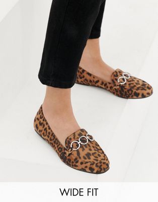 New Look Wide Fit – Leopardmönstrade loafers med metalldetaljer-Sandfärgad