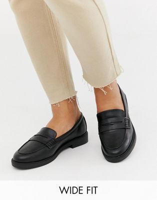 New Look Wide Fit loafers in black | ASOS