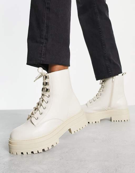 New Look Wide Fit - Platte veterlaarzen met dikke zool in gebroken wit, 2 van 4
