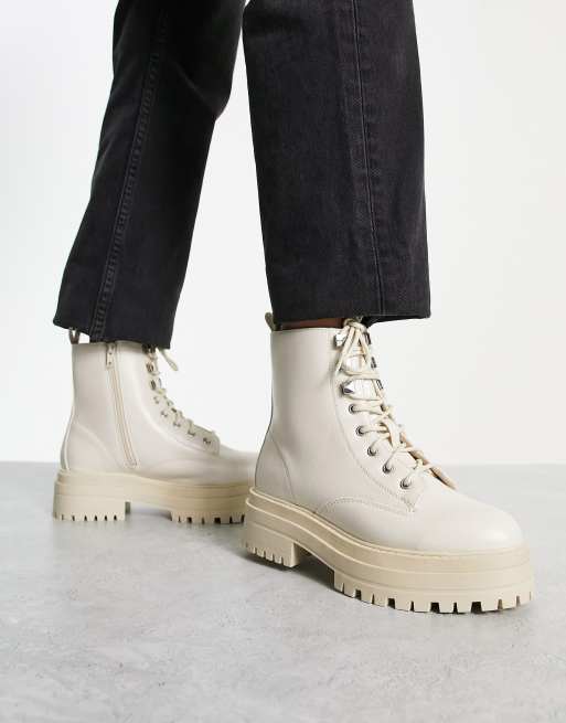 New Look Wide Fit - Platte veterlaarzen met dikke zool in gebroken wit, 4 van 4