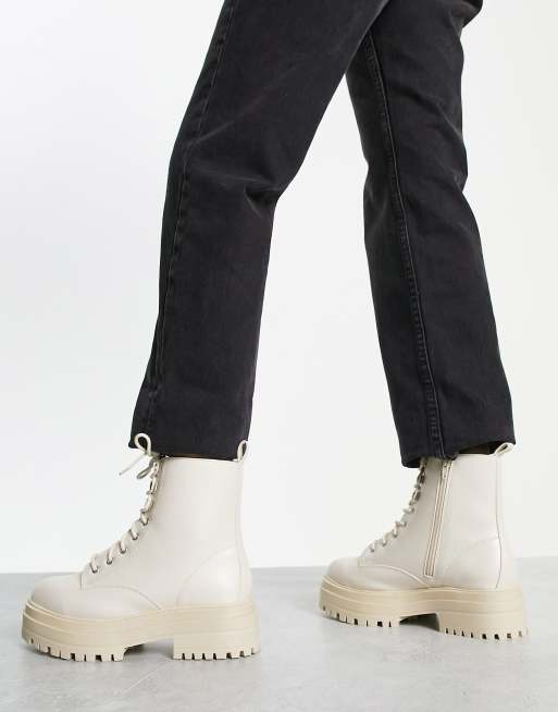 New Look Wide Fit - Platte veterlaarzen met dikke zool in gebroken wit, 3 van 4