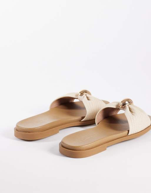 New Look wide fit raffia gold detail sandal in off-white, 4 of 4