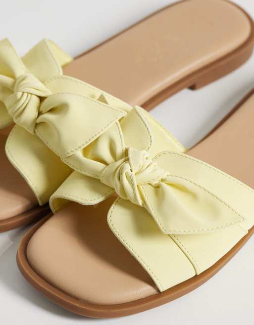 New Look Wide Fit - Sandali a pianta larga con fiocco giallo chiaro, 2 di 4
