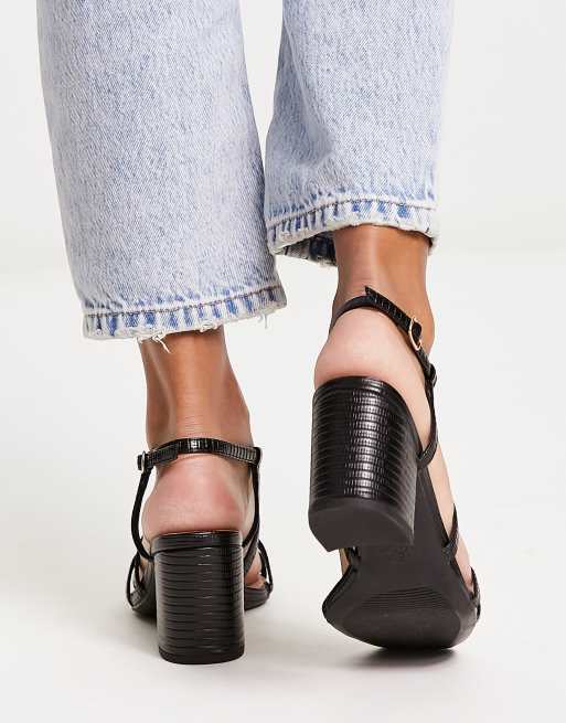 New Look – Wide Fit – Svarta klacksandaler med blockklack och remmar, 2 av 4