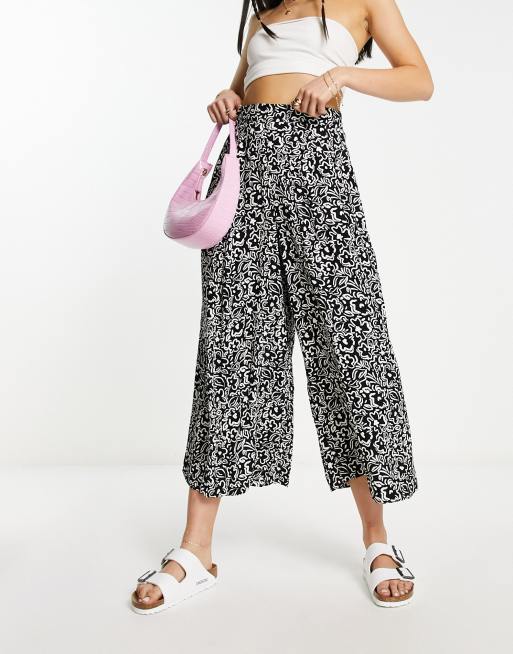 New Look wide leg cropped trousers in black floral | ASOS