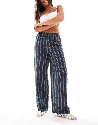 New Look New Look wide leg stripe trousers in blue-Navy