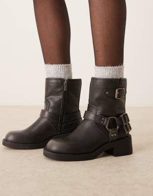 New Look worn biker boot with hardware in washed black φωτογραφία