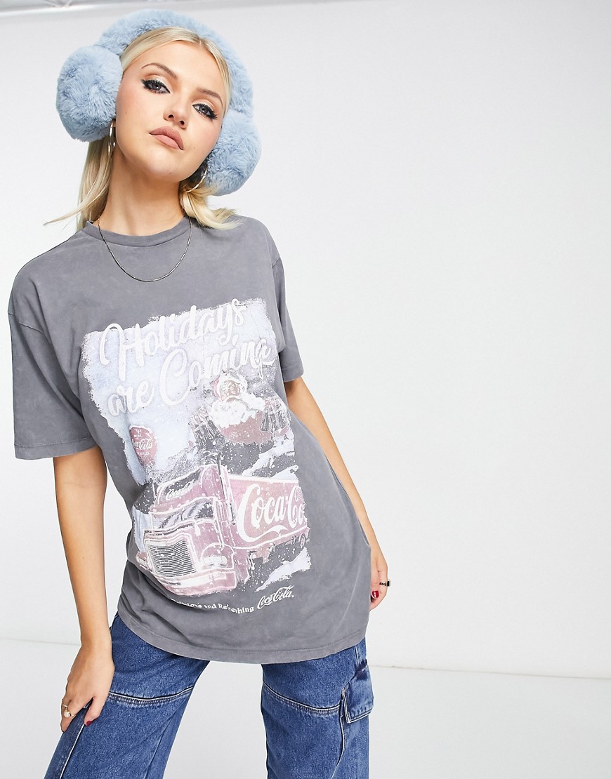 New Look x Coca Cola Christmas ’holidays are coming’ acid wash t-shirt in grey