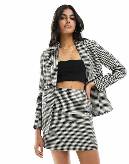 New Look – Zapinana na guzik spódnica mini z dzianiny boucle w czarną kratkę, część zestawu