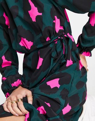 New Look – Zielono-różowa wiązana w talii sukienka midi z długimi rękawami,  w panterkę | ASOS