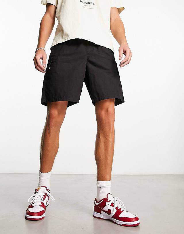New Look - zip pocket cargo shorts in black